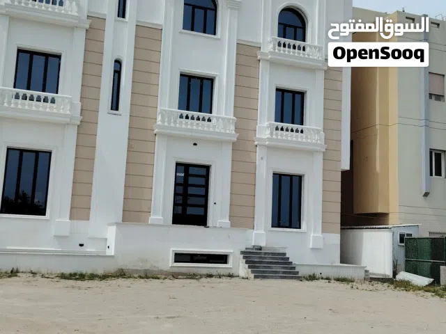 للبيـــــــــع بيت في الظهر قطعه 3 مبنى بالكامل جديد تشطيب نظيف