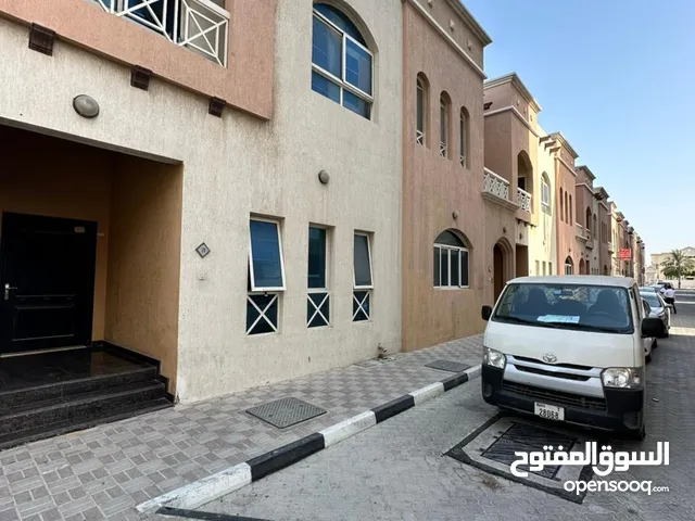 للايجار السنوي فيلا تجاري 4 غرف ماستر علي 4 او 6 دفعات الجرف 2 مقابل جامعة عجمان