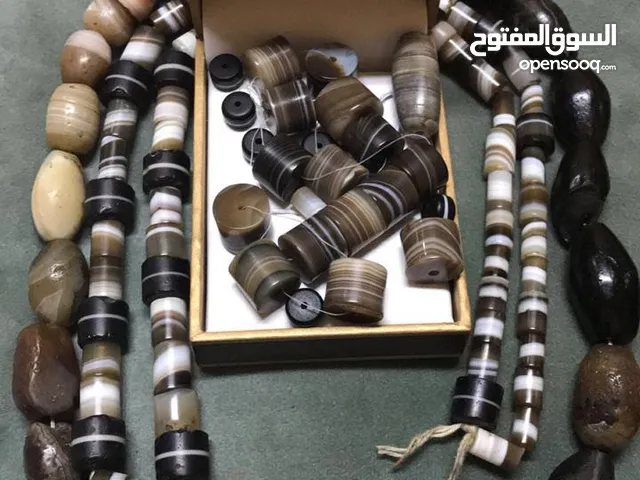 عقد من العقيق المسمي باليشع كان يرتدونه جيل الطيبين وهو الان يعتبر من النوادر قل ماتجده ويعتبر تراث