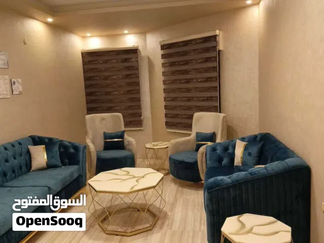 طقم ضيوف مع طاولاته