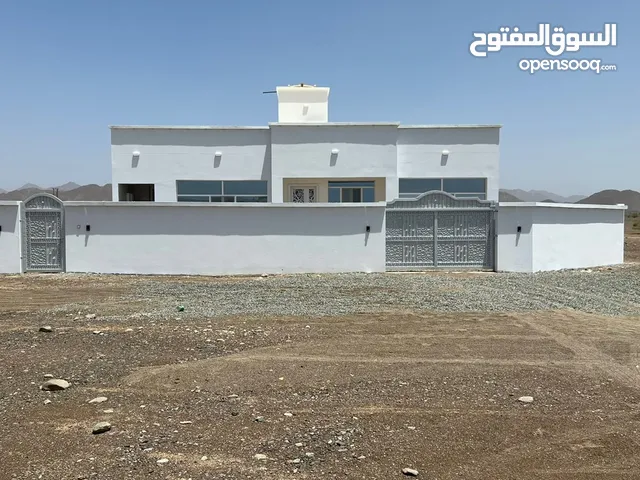 220 m2 3 Bedrooms Townhouse for Sale in Al Sharqiya Ibra