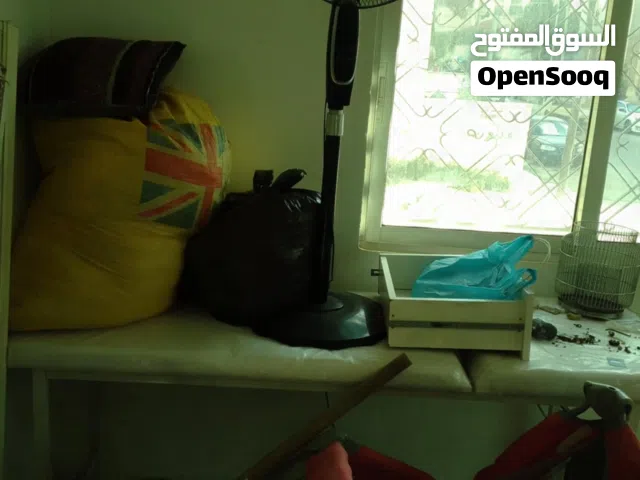 سرير تجميل لون ابيض غير مستخدم للبيع