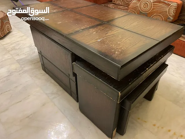 طاوله مع اربع طاولات صغار بسعر جيد جدا