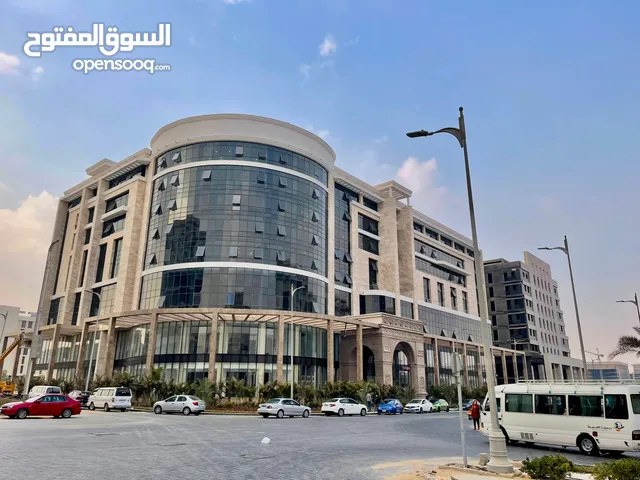 محل للبيع دور أرضى فى مول بعائد ربح 190,000 شهريا فى موقع مميز جدآ بالقرب من المناطق الخدميه