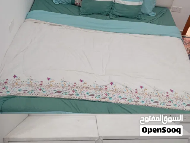 سرير مع خزانات جانبية بيع مستعجل