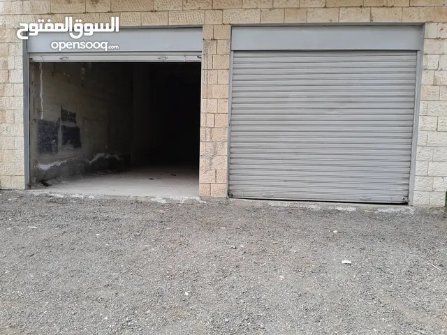 مستودعات.  عدد 2  للإيجار قرب شارع الحريه المقابلين
