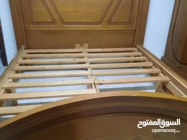 للبيع تخت مجوز مع تواليت و كومدينات