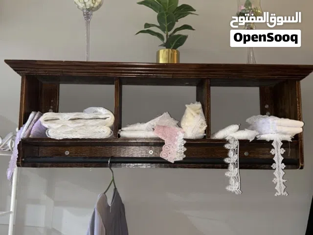 ارفف بوتيك ملابس للبيع