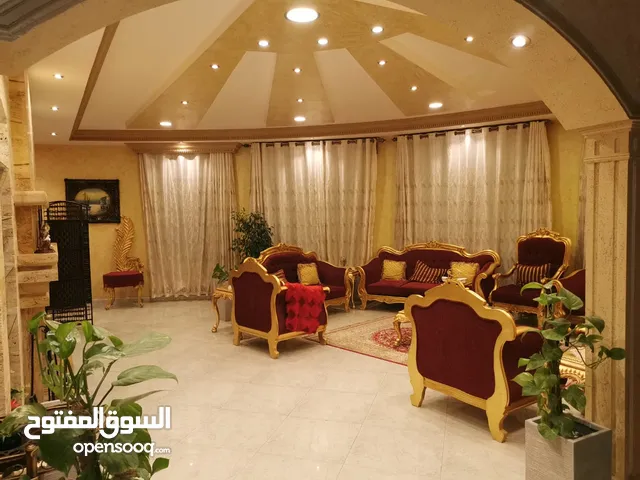 900 m2 5 Bedrooms Villa for Sale in Amman Deir Ghbar