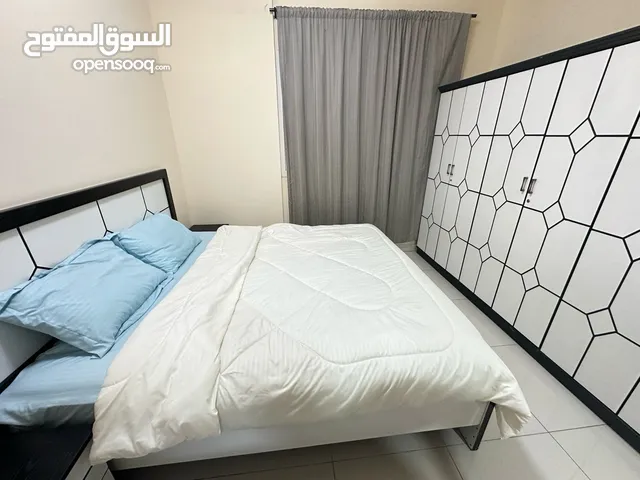 F2 / للايجار الشهري شامل الفواتير - الروضة /1/ - خلف مركز شرطة الحميدية - بلكونة - فرش نظيف
