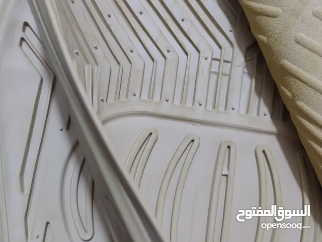 دواسات جلد لون بيج للسيارة جميع الموديلات 4 راكب