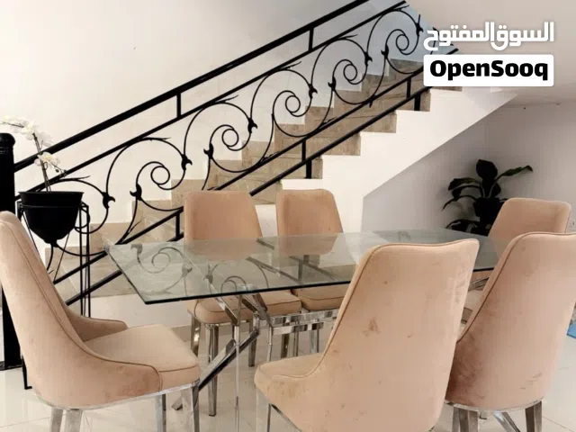 للبيع طاولة طعام وكراسي مجلس