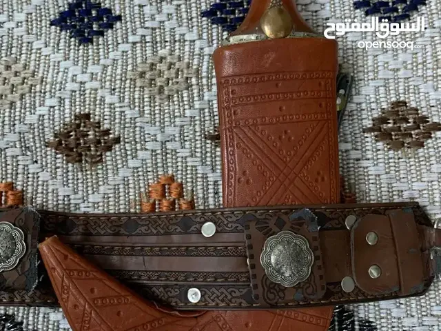 جنبيه جلد فضه للبيع..سبب البيع عدم لبسها نظيفه جدا