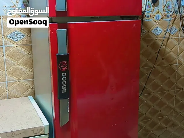 ثلاجه نضيفه وشغاله مابيهه تجميدهه كلش حلو