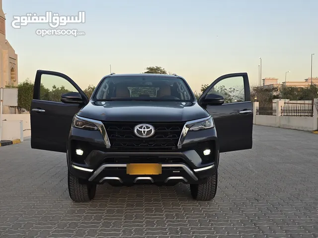 شبه زيرو 2024 فورتشنر VXR V6 full option بدون حوادث نهائيا ممشى قليل خمس كاميرات النقطة العمياء