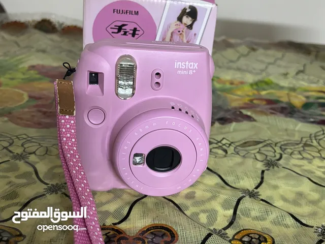 كاميرا instax mini 8 الفوريه بالفيلم بتاعها فيه 8 صور