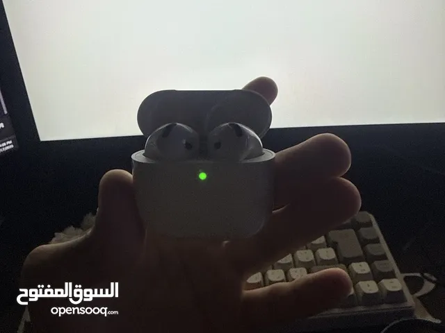 AirPods 4 noise cancelling