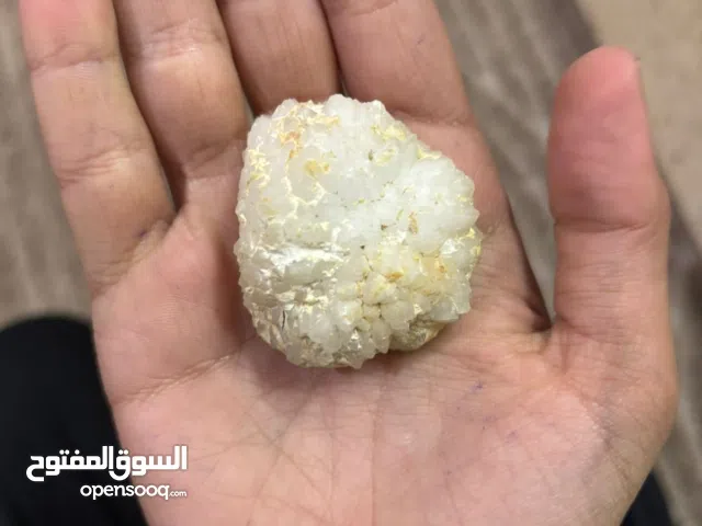 حجر كوارتز اصلي من جبال واضح