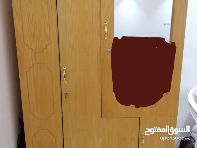 خزانة للبيع بحالة ممتازة