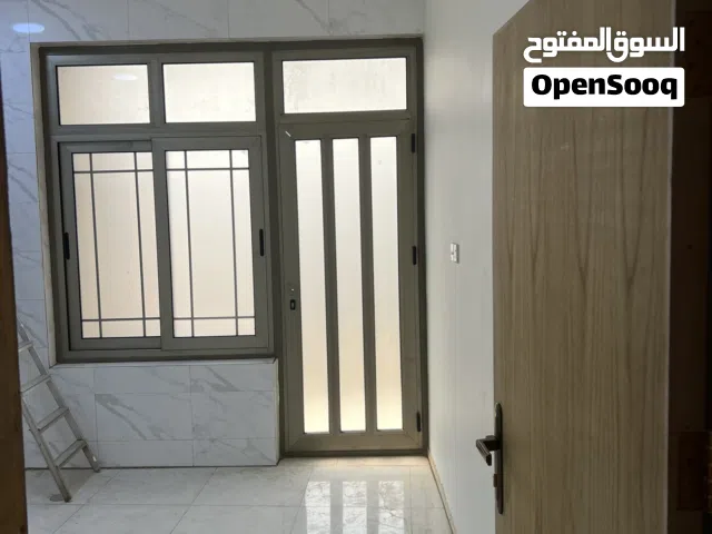 مشتمل 100 متر داخل فرع في المشتل قرب المستوصف عن سريع القناة دقيقه وحده