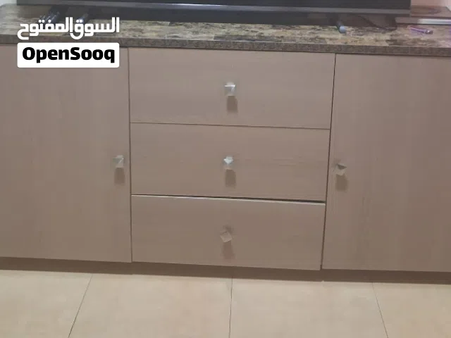طاولة تلفاز حجم كبير جميلة وانيقة