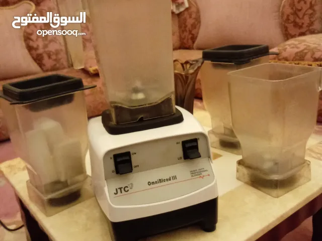 السلام عليكم ورحمة الله وبركاته خلاط اصلي حاجه صح نظيف ومعه خمسة مقات