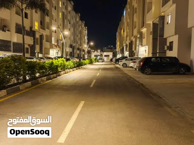 شقة بسم الله ماشاء الله مفروشة كل شي جديد في السدرة حي الملكية دور التالت بعد الارضي فيه مصعد صنصير