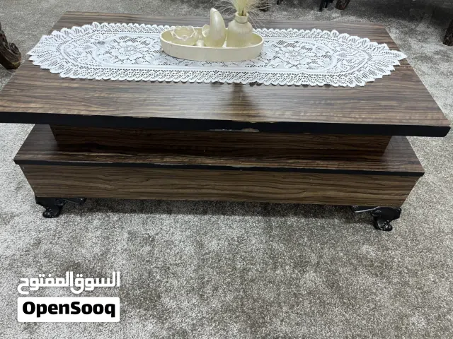 طاولة وسط بحالة ممتازة