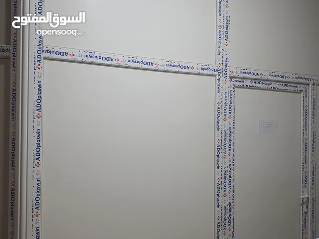 قاطع pvc نوع جيدة وبحالة جيدة يباع كامل أو مقطع الطول 10 متر والارتفاع 3،20 متر