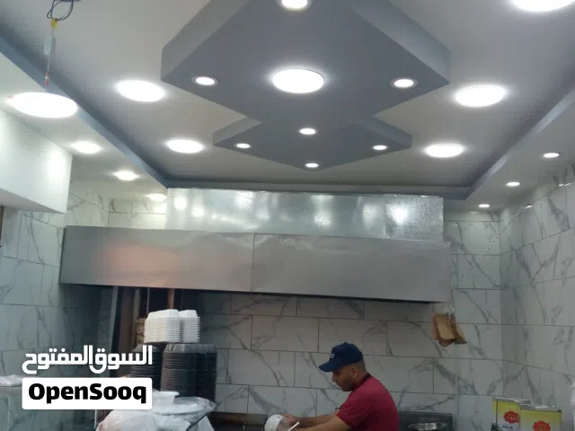 مطعم للبيع موقع مميز جدا ، وبأقل من سعر التكلفه يعمل بشكل ممتاز جدا ، لعدم التفرغ