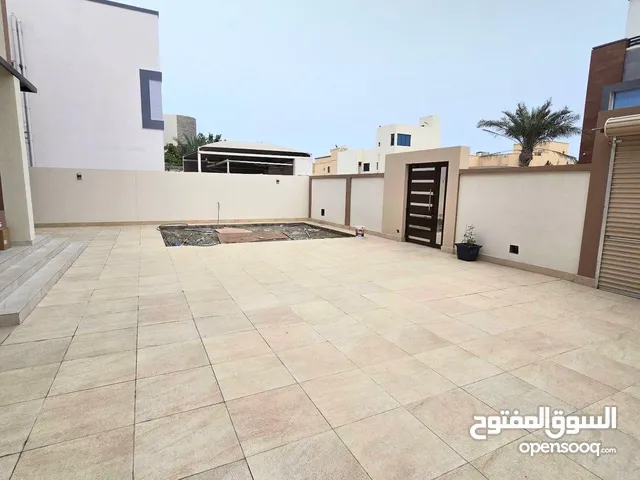 430 m2 4 Bedrooms Villa for Sale in Central Governorate Sanad