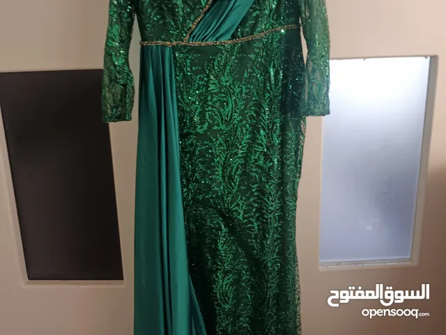 فستان اخضر للبيع