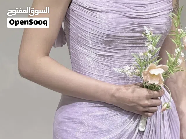Elegant evening dress with shimmering fabric  with Shal