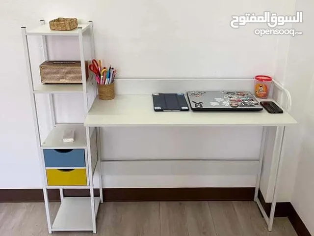 ميز للدراسة او للحاسبة لون ابيض