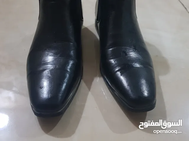 حذاء مقاس 43