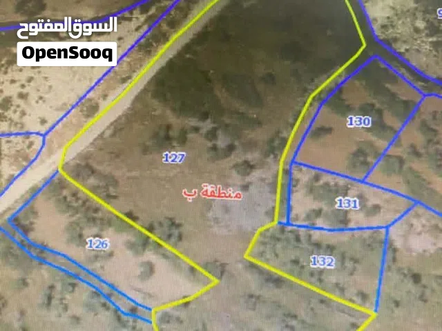 التواصل واتساب قطعتا ارض مربعتا الشكل للبيع