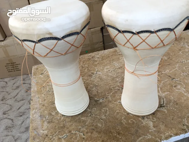 مجموعة متنوعة من الالات الموسيقية من الجلد الطبيعي وشغل يدوي 100%