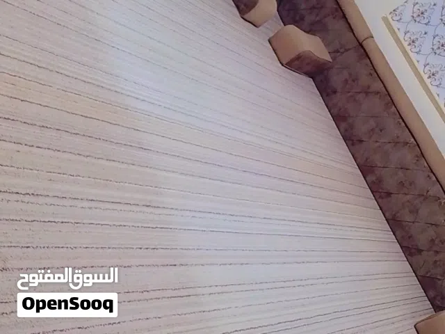 مجلس للبيع بحالة جيدة بدون جلسة أرضية