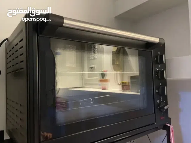 فرن بحالة ممتازة استعمال جديد يمكن استعملتو مرتين 60 على 60  مع مرافق الشواية