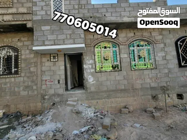 منزل جديد روعه مساحه لبنتين الاربع حر سادس بيت من الزفلت مكون من 3غرف كبار وحمامين ومطبخ وصاله وا