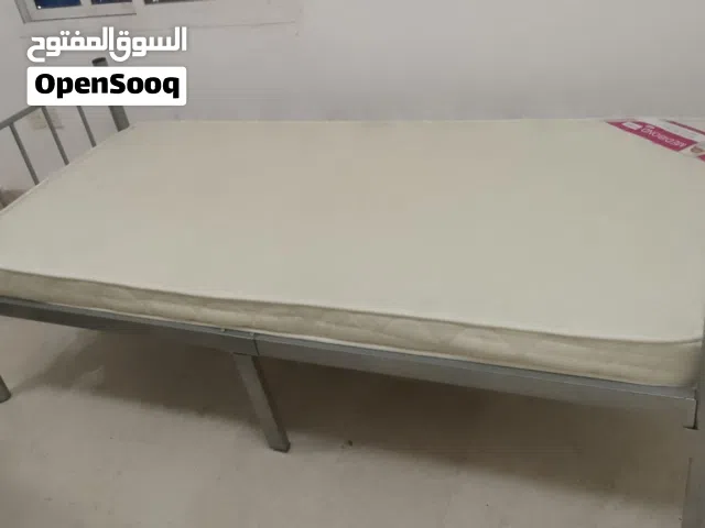سرير مع فراش شبه جديد bed and mattress almost new
