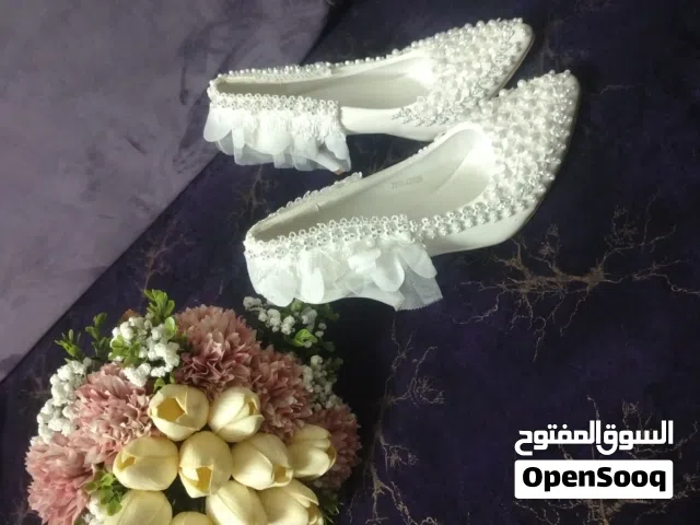 مسكه وكندره بيضاء على لولو جداد  السعر الوحده 6دنانير