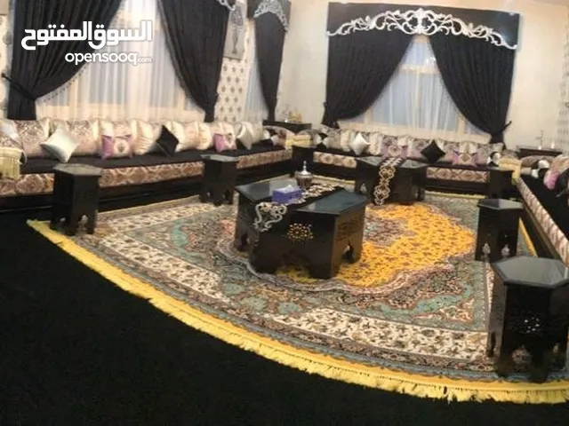 فيلا فاخرة للبيع في منطقة الظاهر