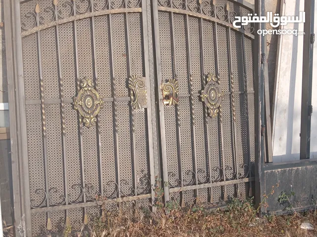 باب مدخل عرض مترين في ارتفاع مترين