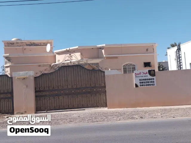 فرصة لا تتكرر مرتين ارض سكنية مميزة بمساحة كبيرة عليها منزل قائم في الخوض القديمة