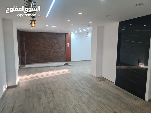 محل تجاري للايجار في الخليل - ش. وادي التفاح - عين عرب