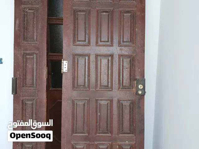 باب خشب متين