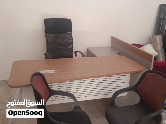 مكتب مع 3كراسي