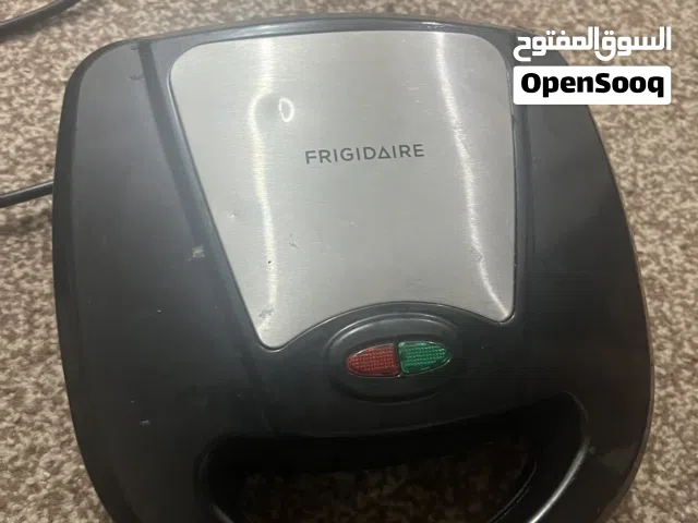 صانعه وجبات خفيفه وكاب كيك جديده استعما ل مرتين للتجربه  التواصل وتساب