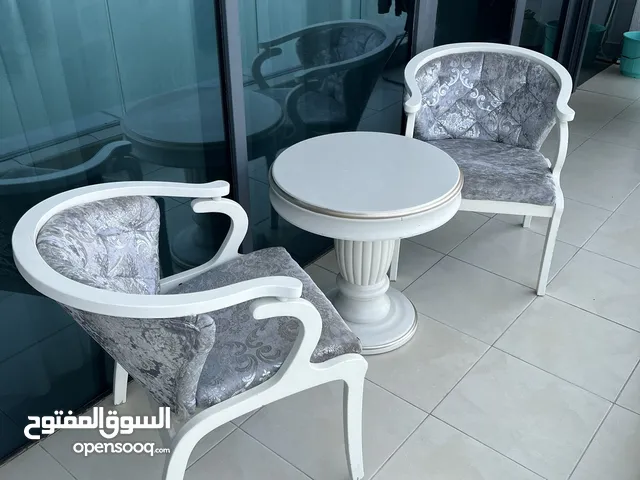 Coffe table with two chairs